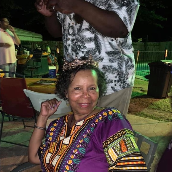 Meet your Posher, Shelia - Picture 1 of 1